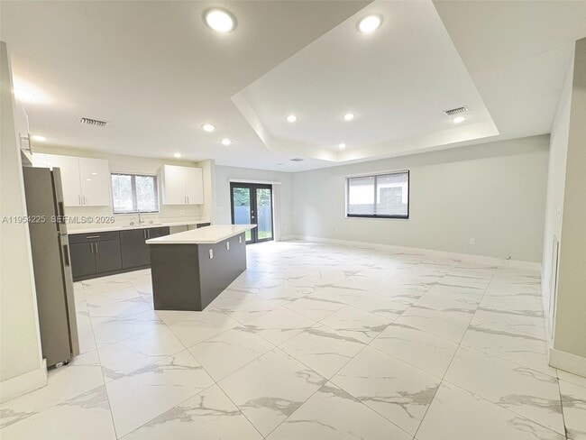 Building Photo - 2518 NW 9th Pl