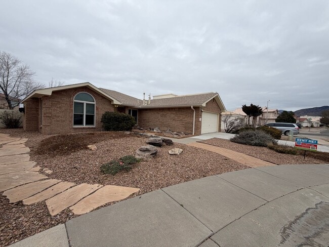 Building Photo - 3 Bedroom Single Story Home Available Near Juan Tabo Blvd SE & Southern Blvd SE!