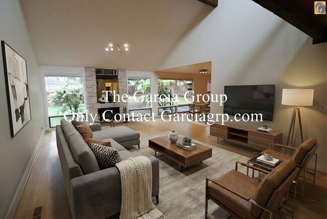 Building Photo - 10347 NW Alpenglow Way