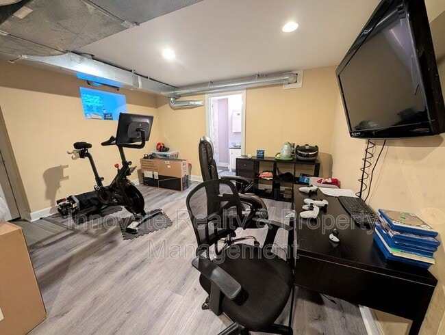 Building Photo - 6519 Lincoln Dr