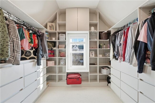 Building Photo - 415 Oakleigh Ave