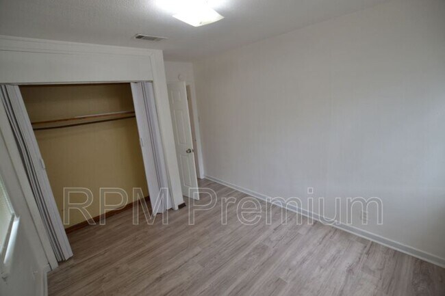 Building Photo - 6866 Autumn Ave