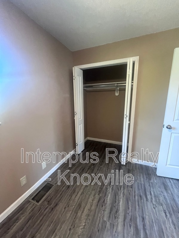 Building Photo - 405 Iroquois Ln