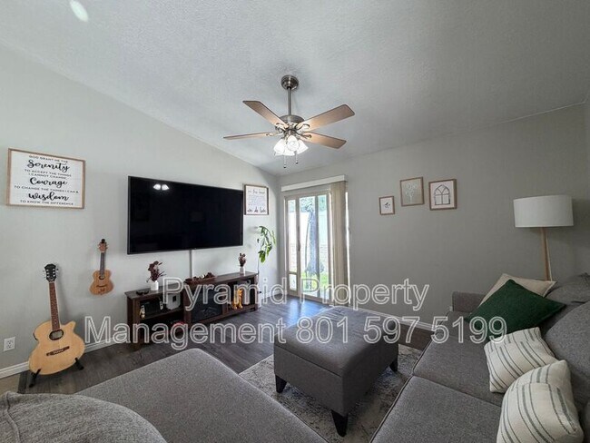 Building Photo - 12894 Cactus Berry Dr