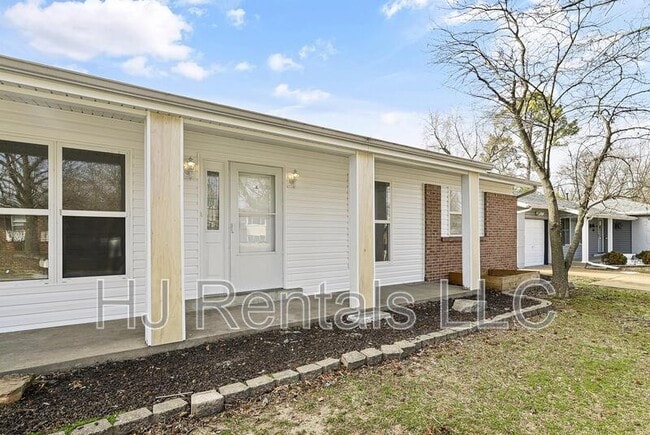 Building Photo - 650 Sherwood Dr