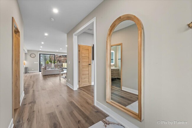 Building Photo - 154 Oak St