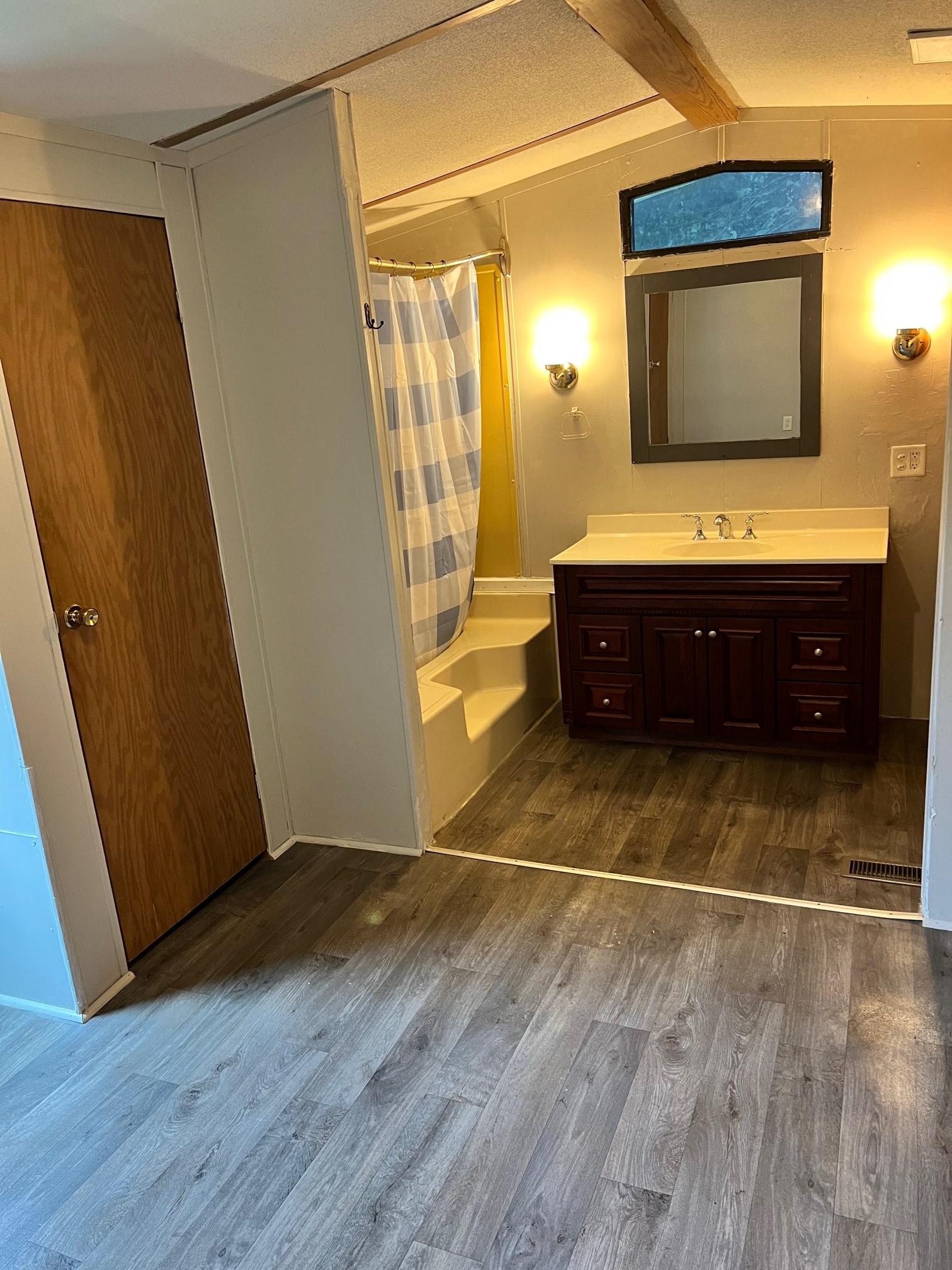 Master Bathroom - 746 Pony Farm Rd