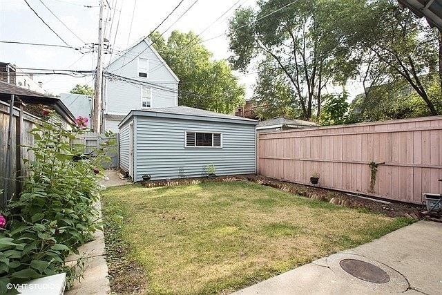 Building Photo - 1029 W Wellington Ave