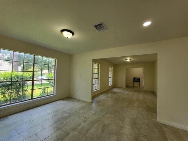 Building Photo - 22019 Kenchester Dr