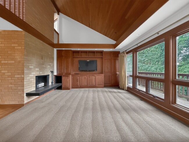 Building Photo - 5333 134th Ave SE