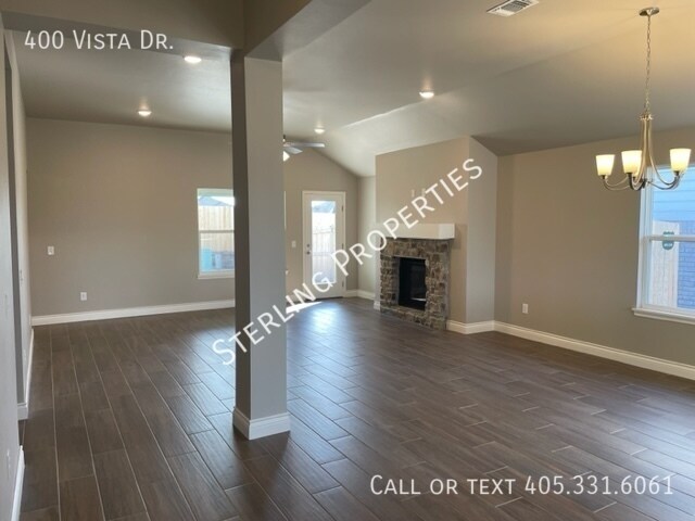 Building Photo - 400 Vista Dr