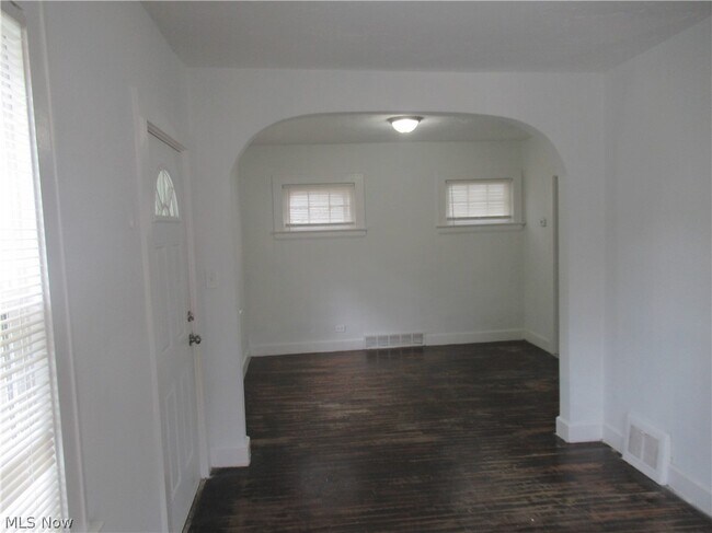 Building Photo - 3443 W 120th St