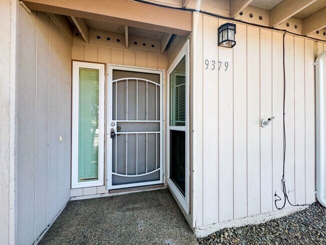 Building Photo - Spacious 3 Bed 2 Bath Home