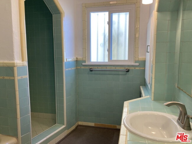 Building Photo - 1045 S Crescent Heights Blvd