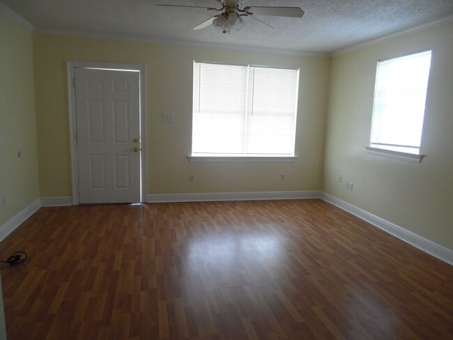 Building Photo - 2 Bedroom, 1 bath home in Marrero
