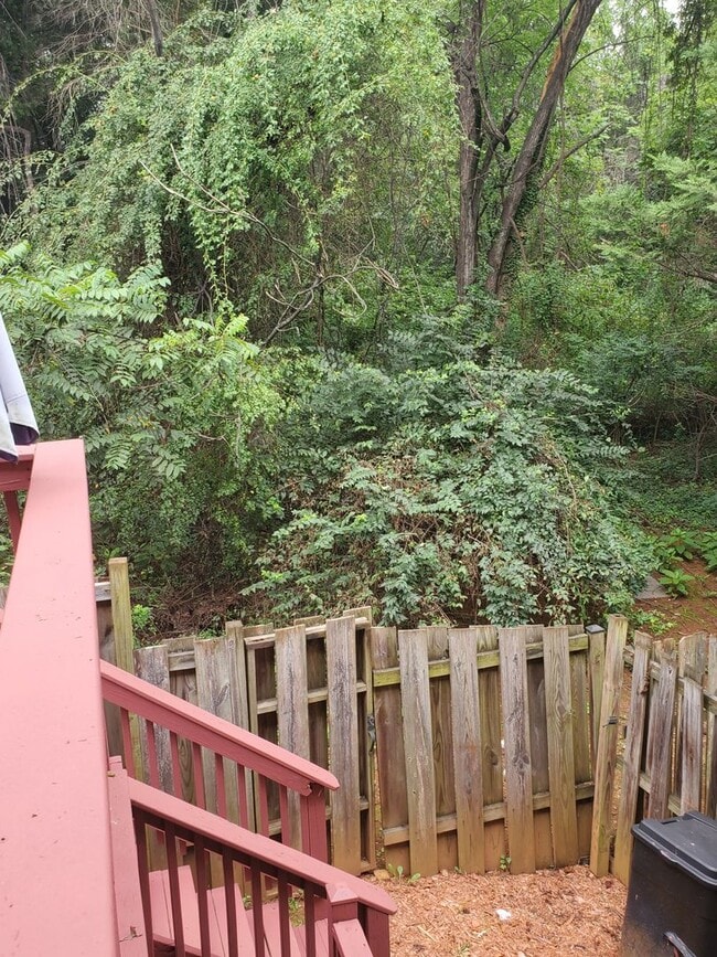 Building Photo - 833 Gallows Ct