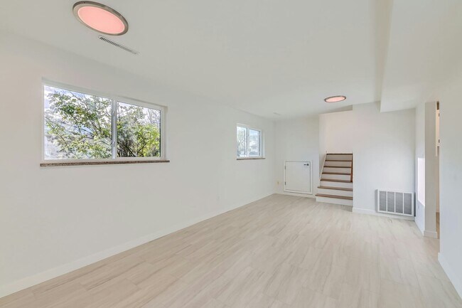 Building Photo - 1430 Lashley St