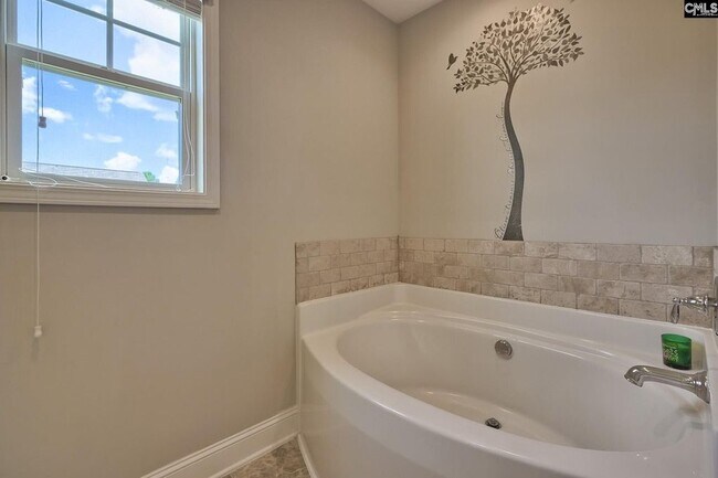 Building Photo - 258 Meadow Saffron Dr