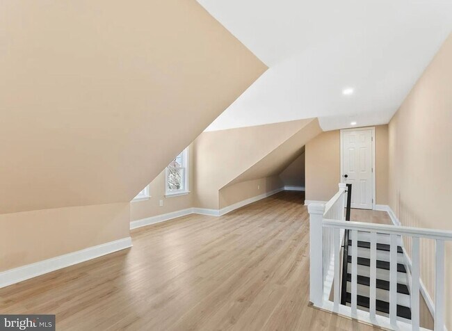 Building Photo - Charming 3BR House in Trenton