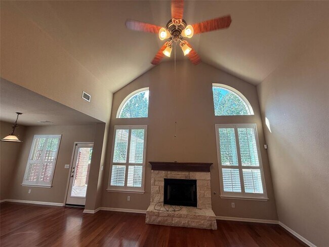 Building Photo - 9301 Castle Pines Dr