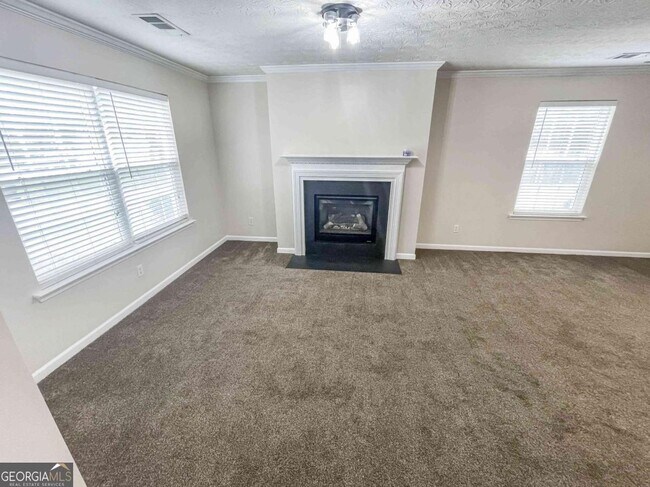 Building Photo - 6205 Tree Ridge Dr N W
