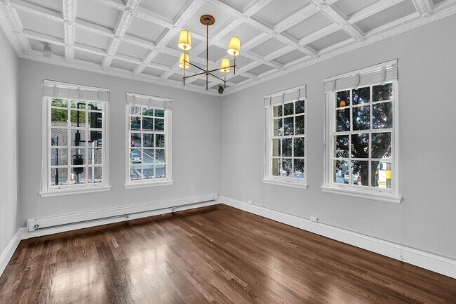 Building Photo - Remodeled 1br+office at the storied Francesca building