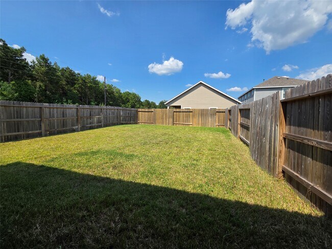 Building Photo - 9910 Grosbeak Ln