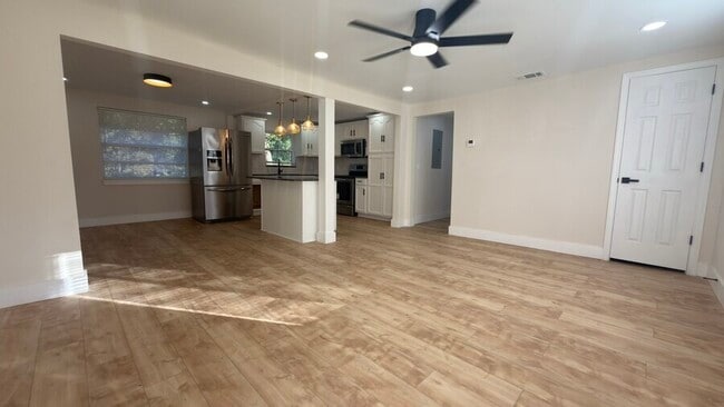 Building Photo - 5813 Tampico Rd