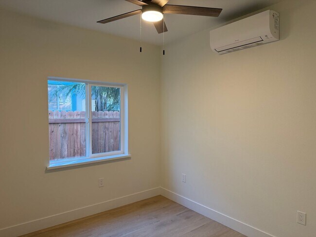 Building Photo - New 600 Sqft. 2 Bedroom 1 Bath Condo in Downtown Sacramento