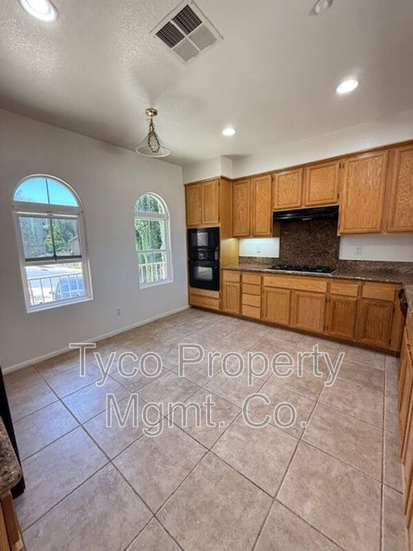 Building Photo - 2021 Pleasant Waters Ct