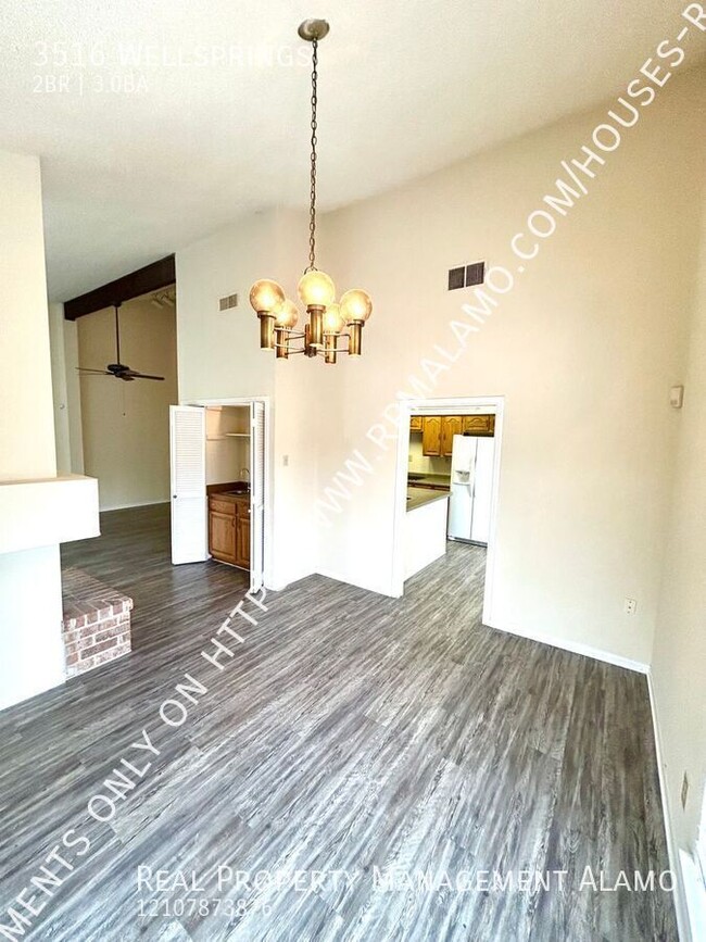 Building Photo - *MOVE IN SPECIAL* Tri-Level 2 Bedroom / 3 ...