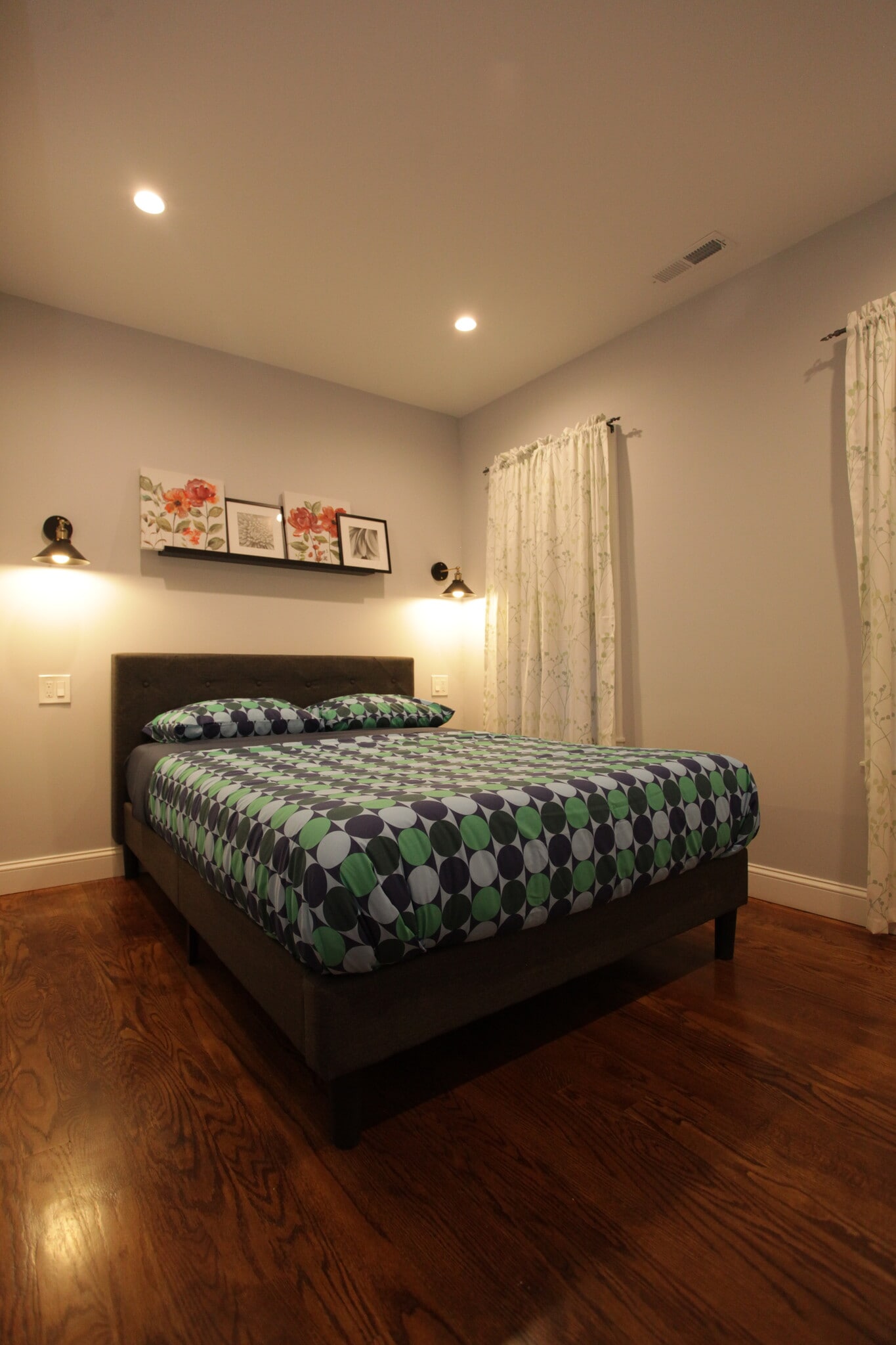 Building Photo - 289 Main St