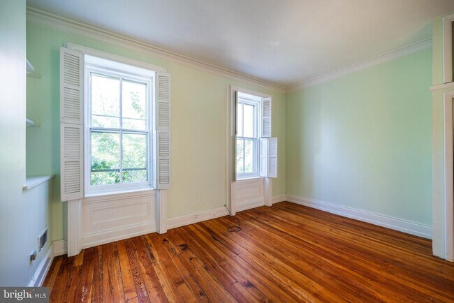 Building Photo - 206 S 43rd St
