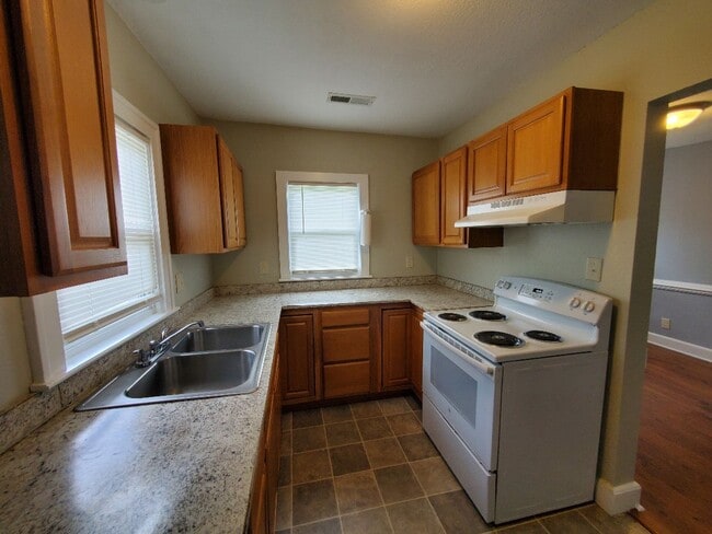 Building Photo - Charming 3BR/1BA Home for Rent – Conveniently Located Near the US Coast Guard Base