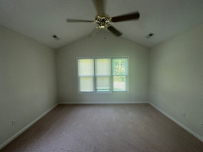 Building Photo - 633 N Hampton Rd