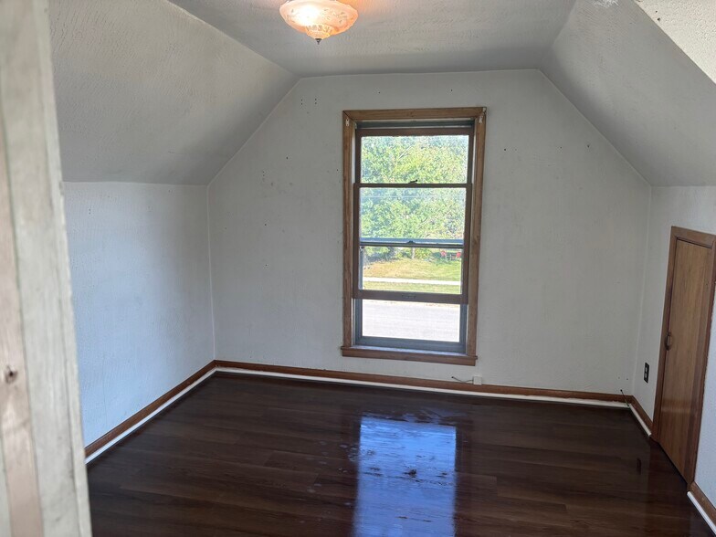 Bed Room 1 - 314 S Park St