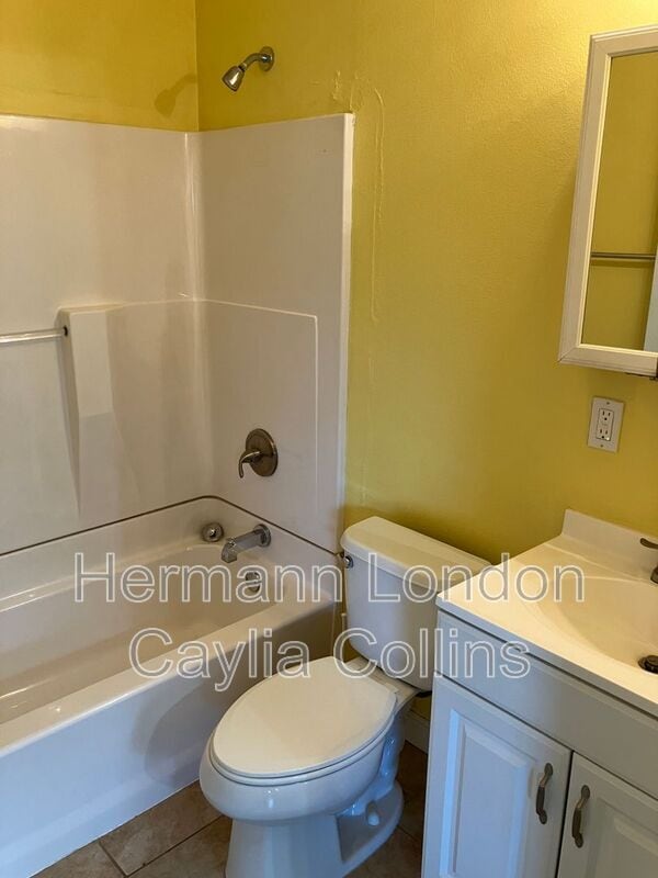 Building Photo - 3673 Park Lawn Dr