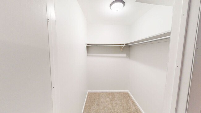 Building Photo - 2862 Chatsworth Way