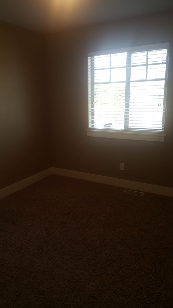 Building Photo - Snellgrove Townhome