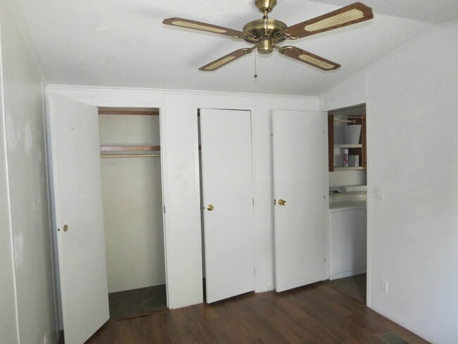Building Photo - CLEAN 2 BED, 1 BATH IN THE FOOTHILLS!