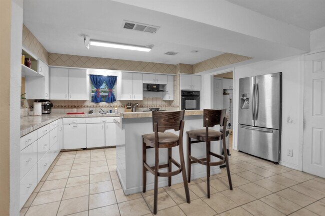 Building Photo - 1725 Strawn Rd