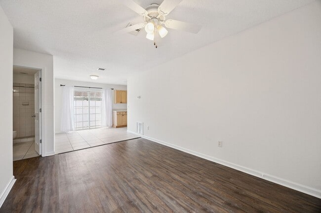 Building Photo - New rental