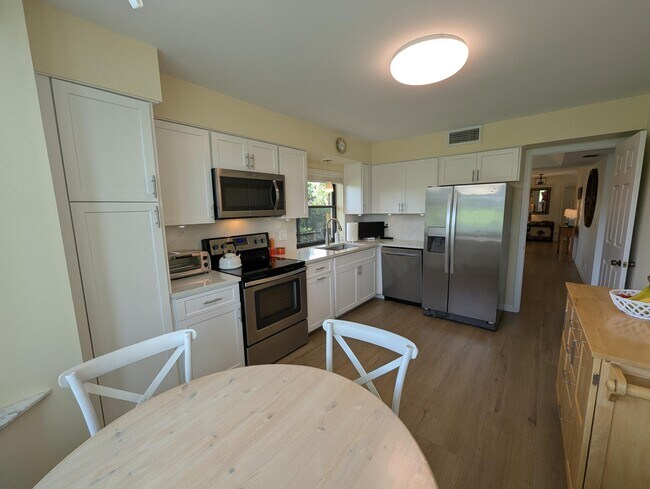 Building Photo - 16941 Waterbend Dr