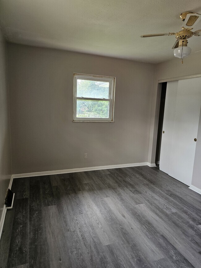 Building Photo - 1124 Mccarley Dr W