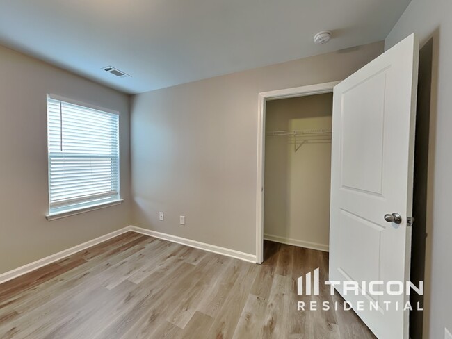 Building Photo - 163 Fern Walk
