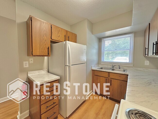 Building Photo - 727 S Broad St