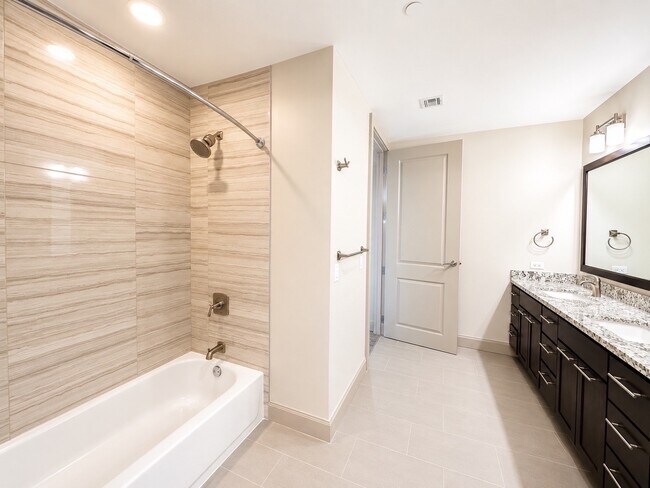 Building Photo - 9787 Katy Fwy