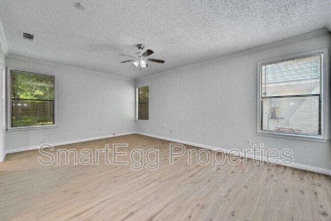 Building Photo - 1612 Broadmoor Dr