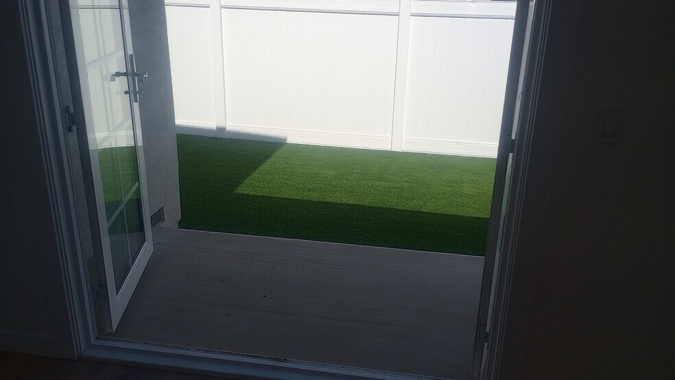 Building Photo - 1907 W 154th Pl