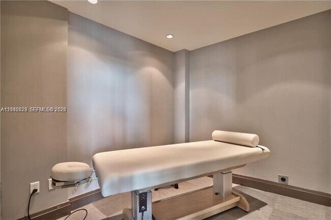 Building Photo - 2525 SW 3rd Ave